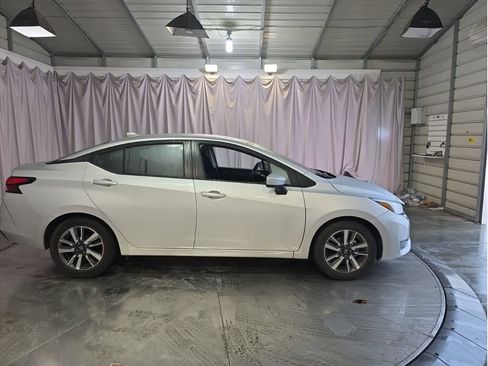 Used 2025 Nissan Versa SV image 7