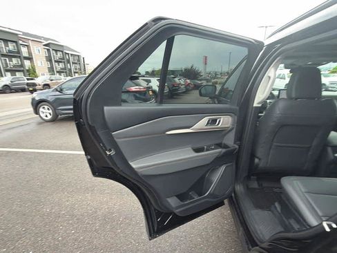 Used 2025 Ford Explorer Active w/ Active Comfort Package AWD/4WD image 18
