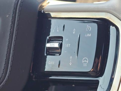 Used 2024 Land Rover Range Rover Velar Dynamic SE image 19