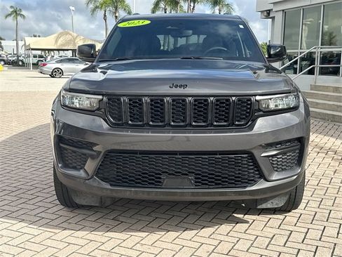 Used 2023 Jeep Grand Cherokee Altitude image 4