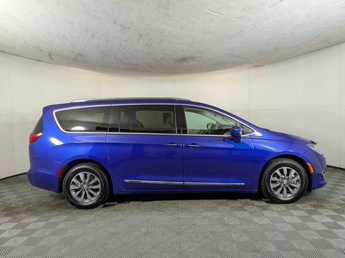 Used 2020 Chrysler Pacifica Touring-L Plus FWD image 15