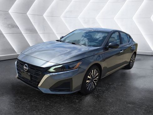 Used 2025 Nissan Altima 2.5 SV image 1