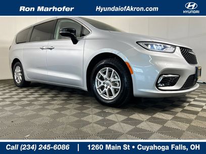 Used 2024 Chrysler Pacifica Touring-L