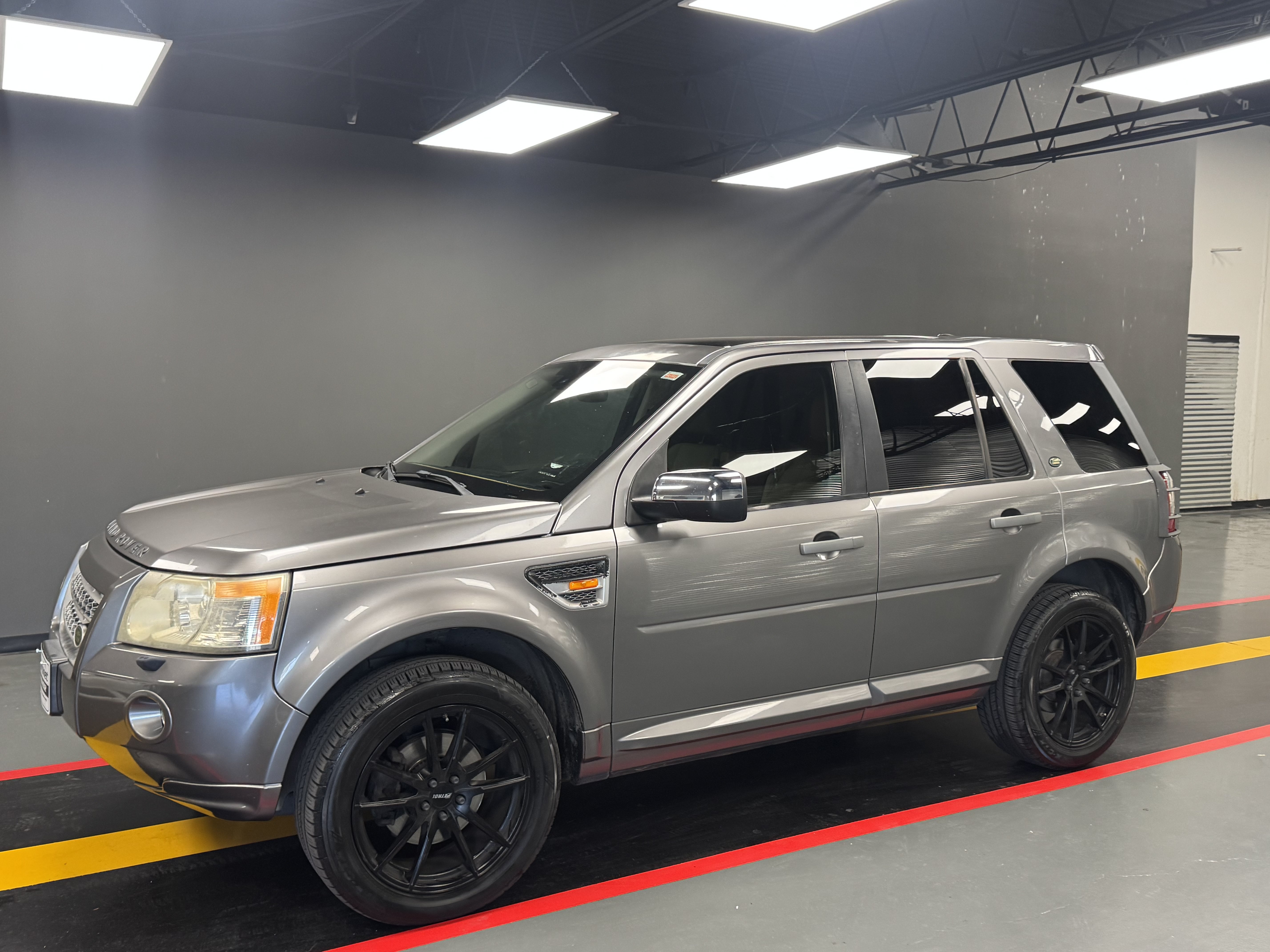 Used 2008 Land Rover LR2 HSE AWD/4WD image 2