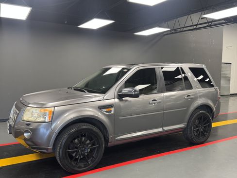 Used 2008 Land Rover LR2 HSE AWD/4WD image 2