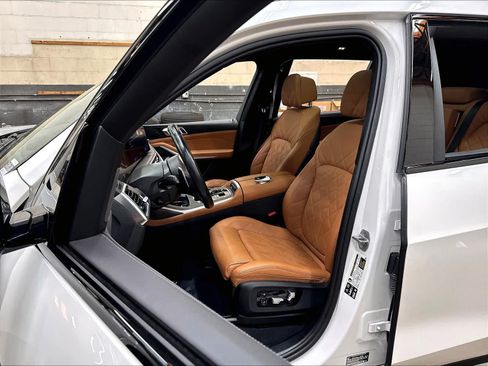 Used 2025 BMW X7 xDrive40i w/ M Sport Package AWD/4WD image 27