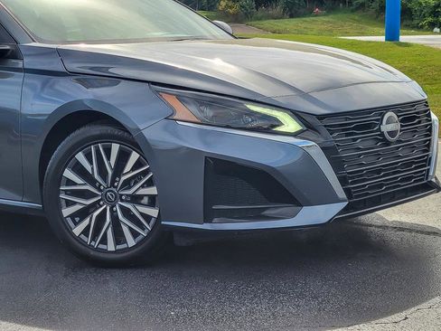 Used 2023 Nissan Altima 2.5 SV image 2