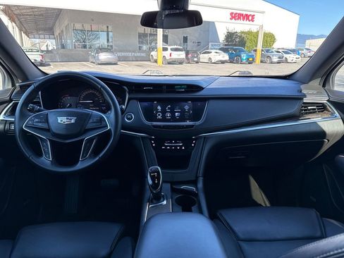 Used 2017 Cadillac XT5 Luxury w/ Driver Awareness Package image 20