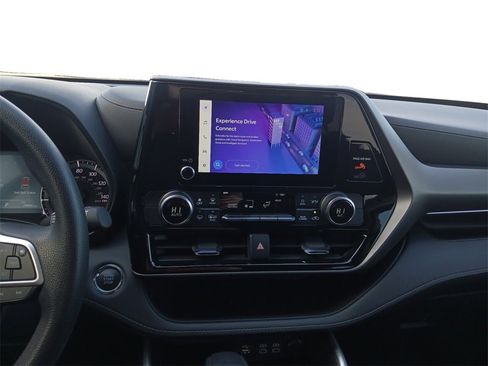 Used 2023 Toyota Highlander L image 12