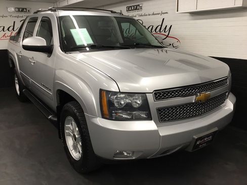 Used 2012 Chevrolet Avalanche LT w/ Suspension Package, Off-Road image 2