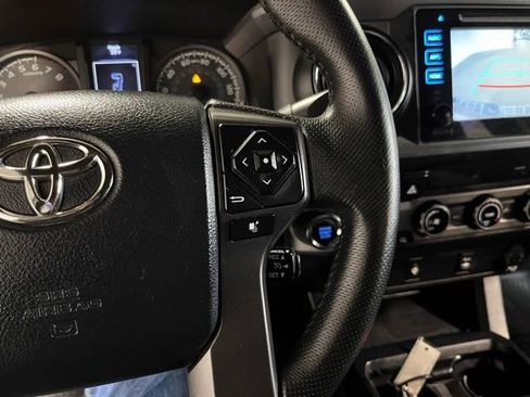 Used 2017 Toyota Tacoma TRD Sport AWD/4WD image 27