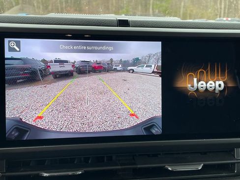 Used 2025 Jeep Gladiator Mojave AWD/4WD image 31