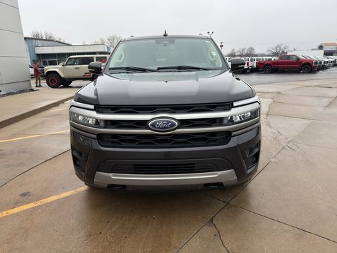 Used 2023 Ford Expedition Max XLT image 8