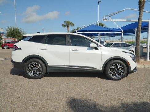 Used 2023 Kia Sportage LX FWD image 2