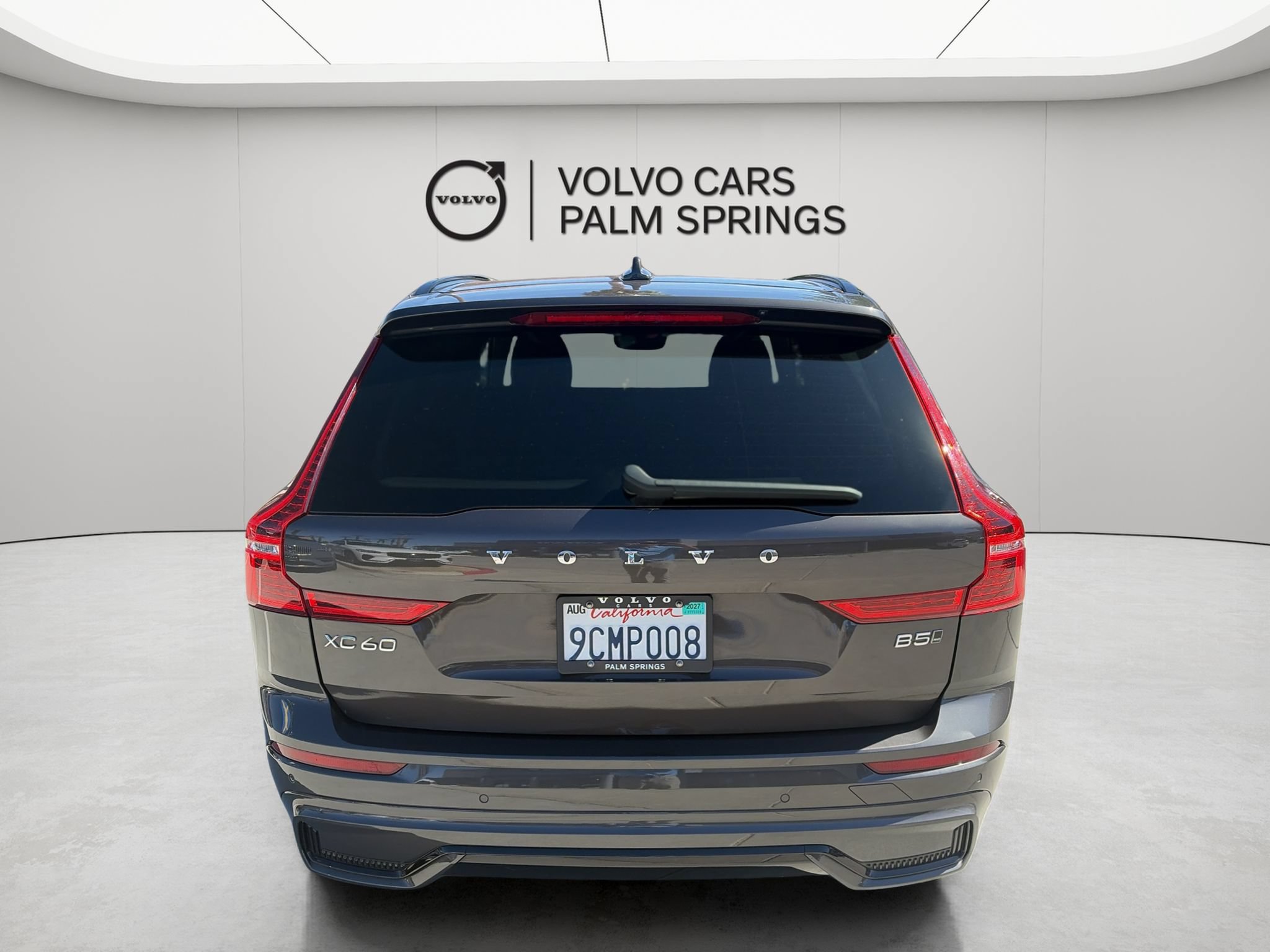 Used 2022 Volvo XC60 B5 R-Design w/ Advanced Package AWD/4WD image 5