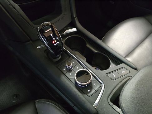 Used 2025 Cadillac XT6 Premium Luxury image 22