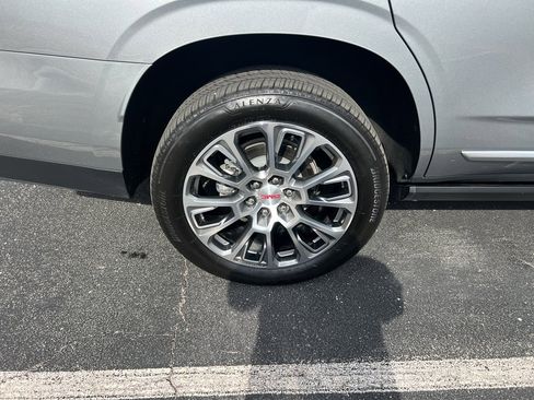 Used 2025 GMC Yukon Denali w/ Sun & Power Step Package image 18