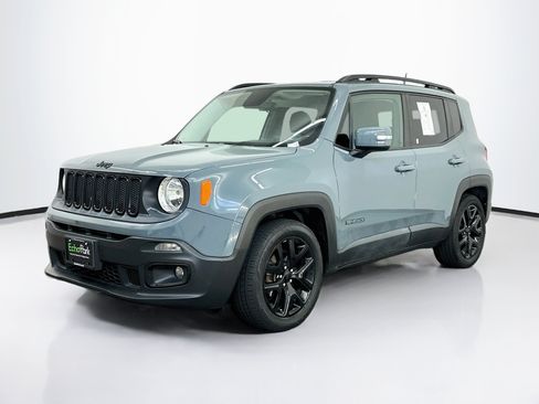 Used 2017 Jeep Renegade Altitude FWD image 3