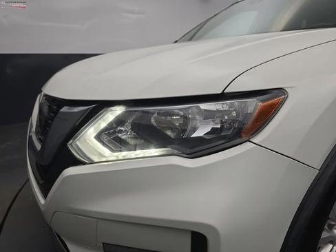 Used 2019 Nissan Rogue SV image 14