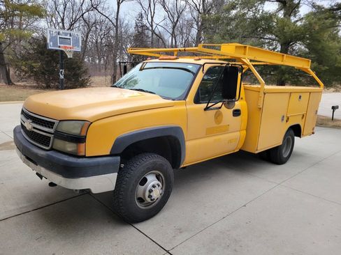 Used 2005 Chevrolet Silverado 3500 4X2 2dr Regular Cab image 2