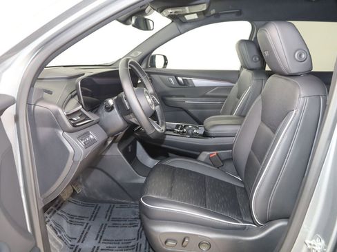 Used 2025 Buick Enclave Sport Touring FWD image 12