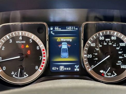 Used 2018 Nissan Titan SV w/ SV Convenience Package AWD/4WD image 10