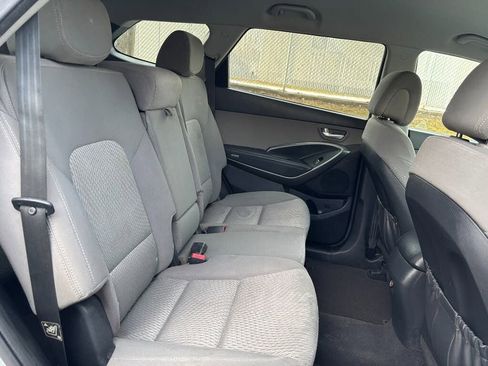 Used 2017 Hyundai Santa Fe SE FWD image 15