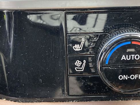 Used 2022 Nissan Pathfinder Platinum w/ Cargo Package FWD image 25
