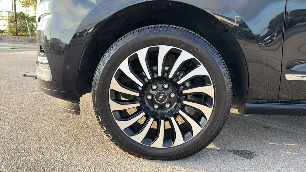 Used 2022 Lincoln Navigator Black Label AWD/4WD image 9