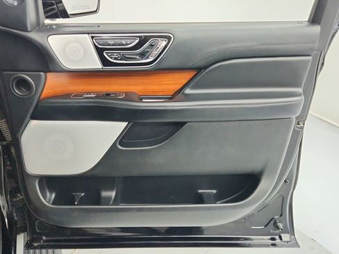 Used 2018 Lincoln Navigator L Reserve w/ Technology Package AWD/4WD image 30