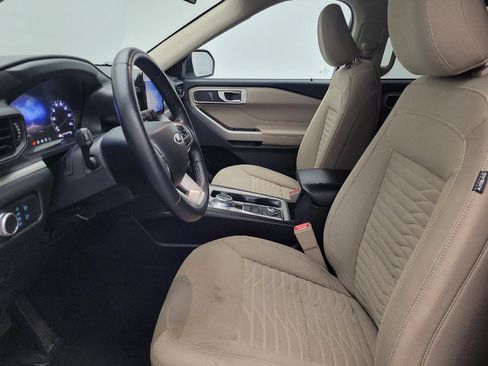 Used 2021 Ford Explorer XLT image 17