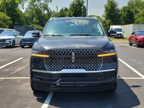 New 2026 Lincoln Navigator Premiere AWD/4WD image 2