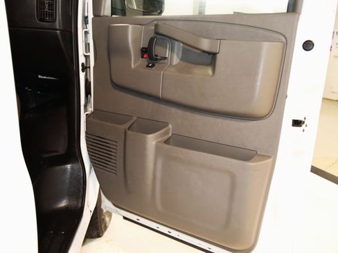 Used 2019 Chevrolet Express 3500 w/ Driver Convenience Package RWD image 45