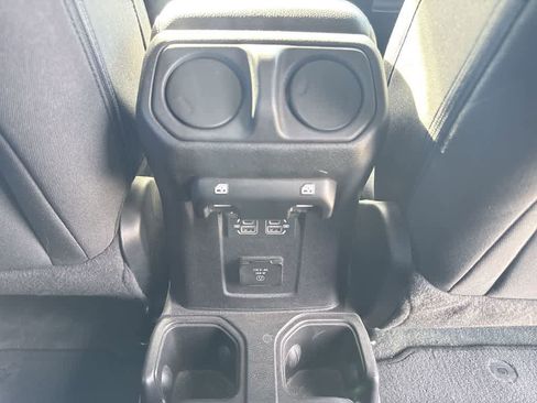 Used 2023 Jeep Wrangler Rubicon image 21