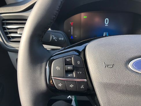 New 2025 Ford Escape SE w/ Class II Trailer Tow Package image 14