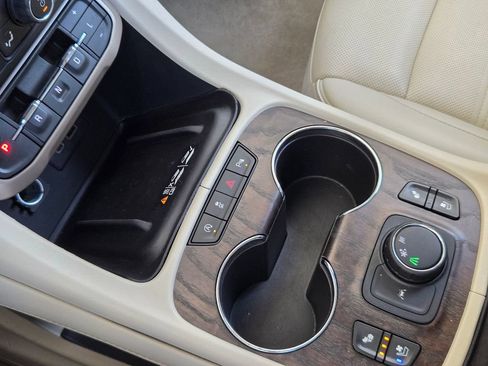 Used 2023 GMC Acadia Denali FWD image 20