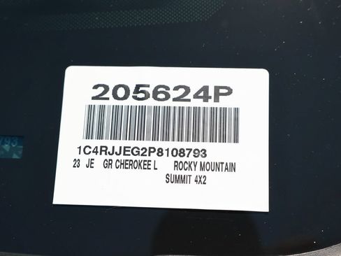 Used 2023 Jeep Grand Cherokee L Summit w/ Advanced Protech Group IV RWD image 40