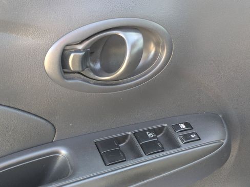 Used 2012 Nissan Versa SV image 10