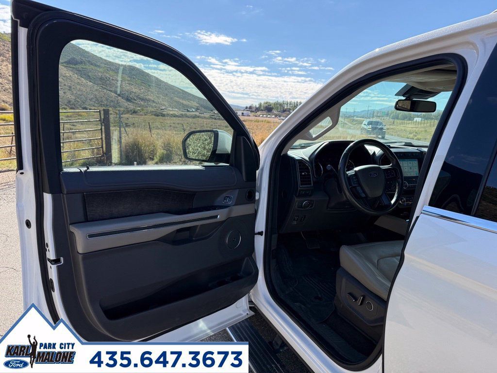 Used 2018 Ford Expedition Limited w/ Equipment Group 302A AWD/4WD image 11