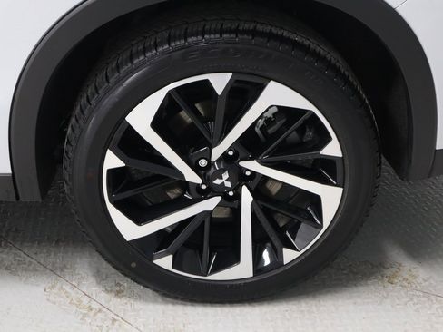 Used 2023 Mitsubishi Outlander SE image 19