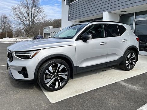 Used 2023 Volvo XC40 B5 Ultimate w/ Protection Package Premier image 3