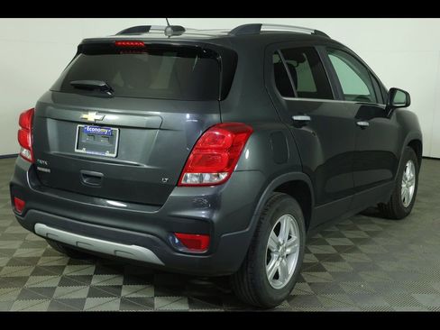 Used 2018 Chevrolet Trax LT w/ LT Convenience Package FWD image 8