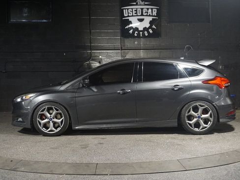 Used 2016 Ford Focus ST w/ Equipment Group 401A image 2