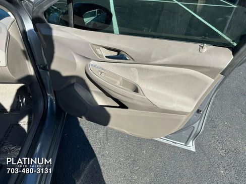 Used 2018 Chevrolet Cruze LT image 18