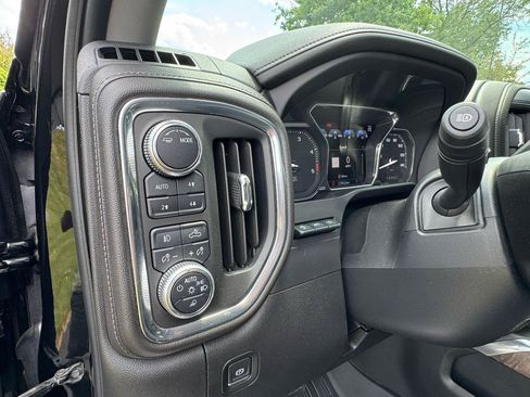 Used 2020 GMC Sierra 3500 Denali w/ Denali Ultimate Package AWD/4WD image 19
