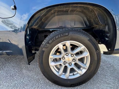 Used 2023 Chevrolet Silverado 1500 LT AWD/4WD image 17