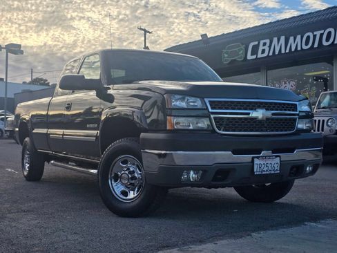 Used 2005 Chevrolet Silverado 2500 LS image 2