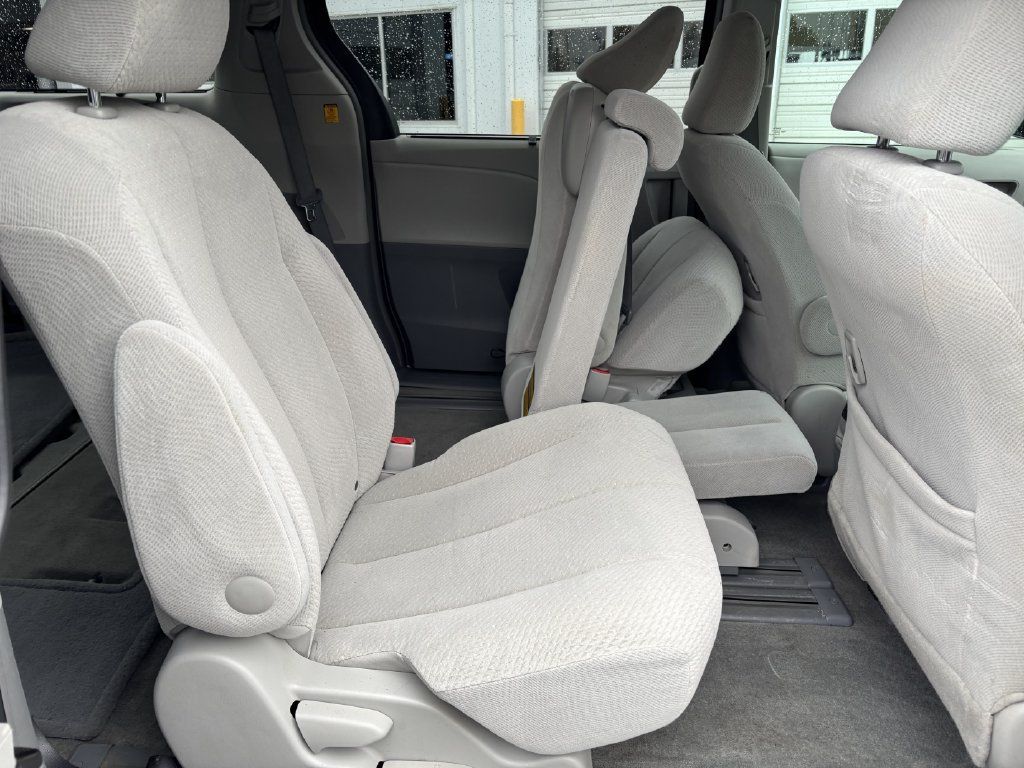 Used 2013 Toyota Sienna LE w/ Towing Pkg FWD image 29