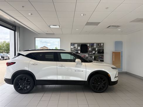 Used 2023 Chevrolet Blazer LT w/ Convenience Package FWD image 11