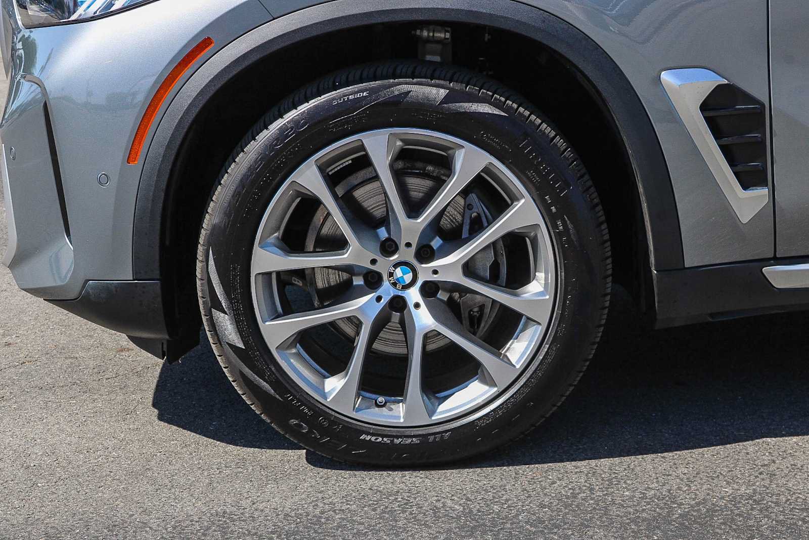 Used 2024 BMW X5 xDrive40i w/ Premium Package AWD/4WD image 11